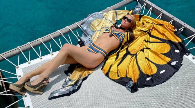 Paris Hilton – Sexy Body in Bikini On holiday in Bora Bora