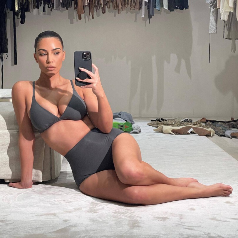 Kim Kardashian Sexy Curvy Body