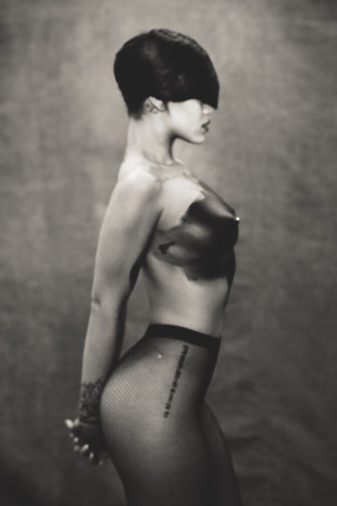 Rihanna Topless Boobs