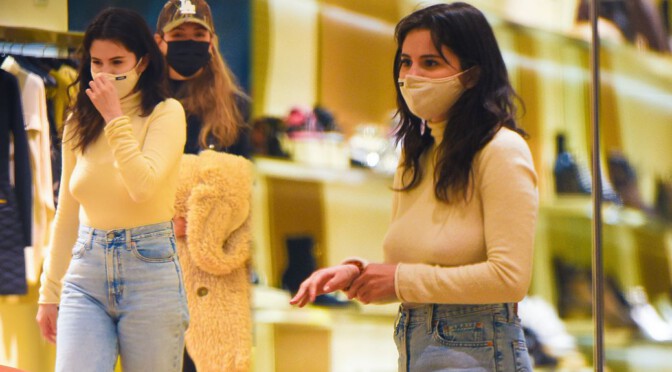 Selena Gomez – Sexy Braless Boobs Out in New York
