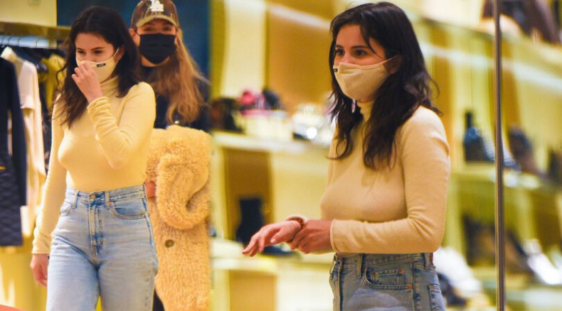 Selena Gomez – Sexy Braless Boobs Out in New York