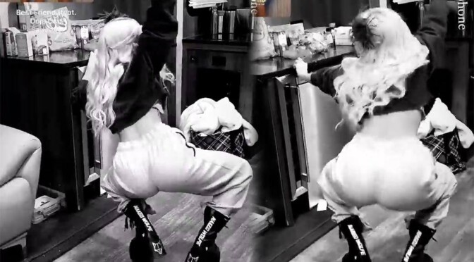 Vanessa Hudgens – Beautiful Ass in a Sexy Twerking Video