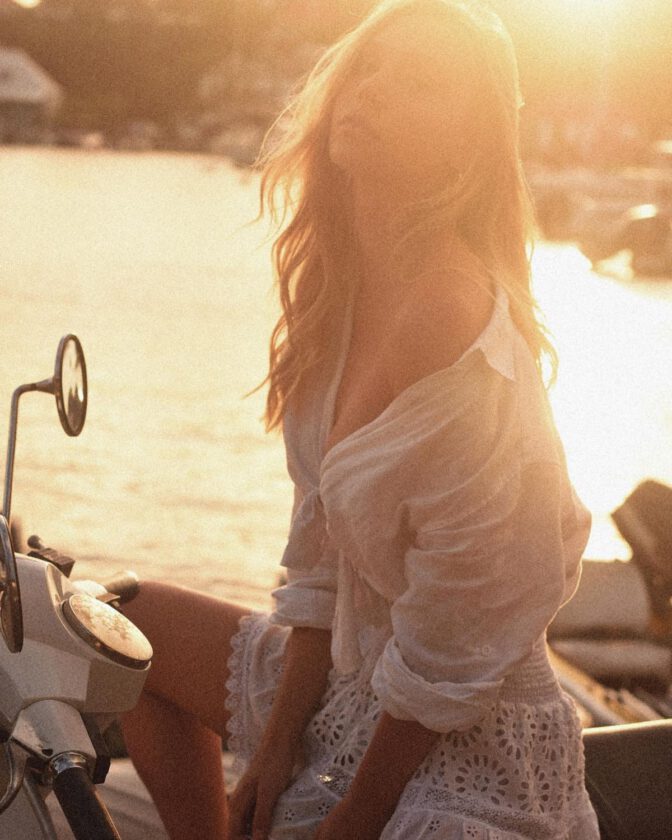 Alexis Ren Beautiful Photos