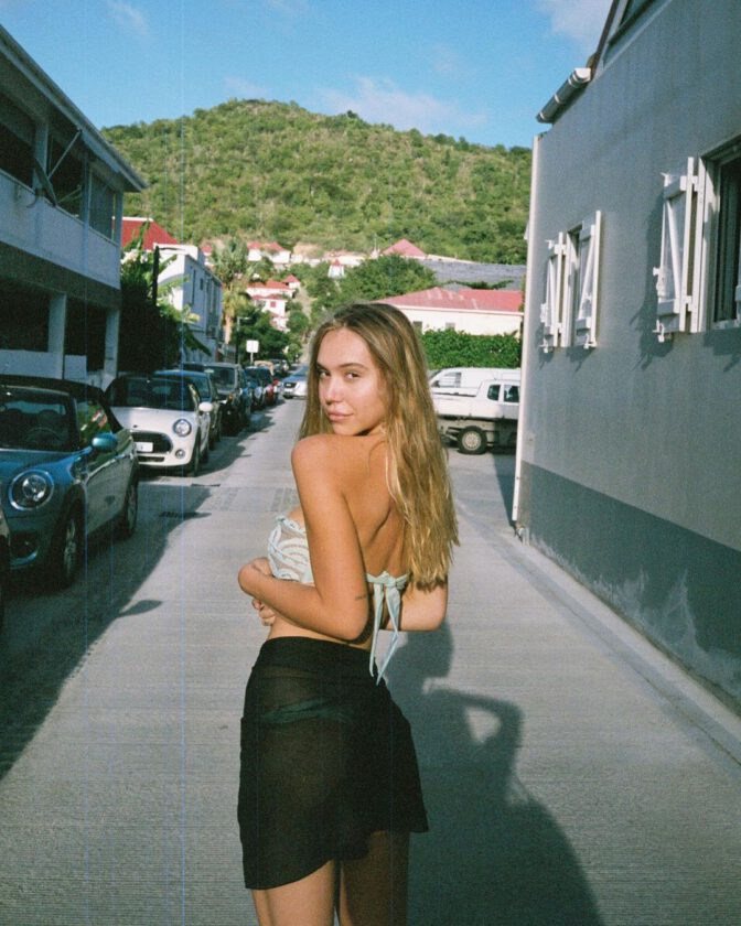 Alexis Ren Beautiful In Bra