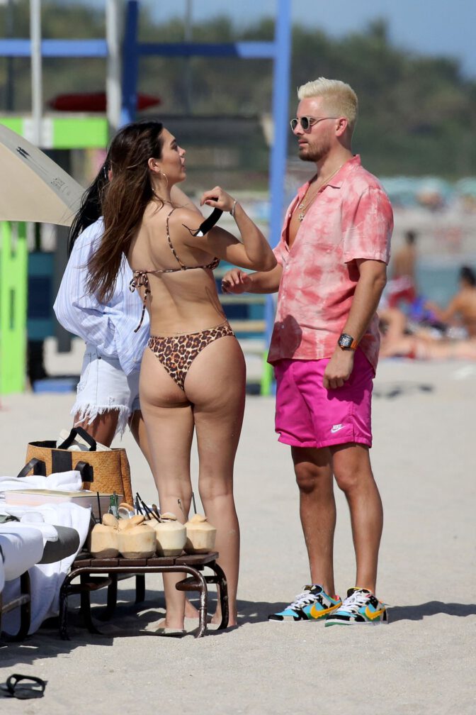 Amelia Hamlin Sexy In Bikini