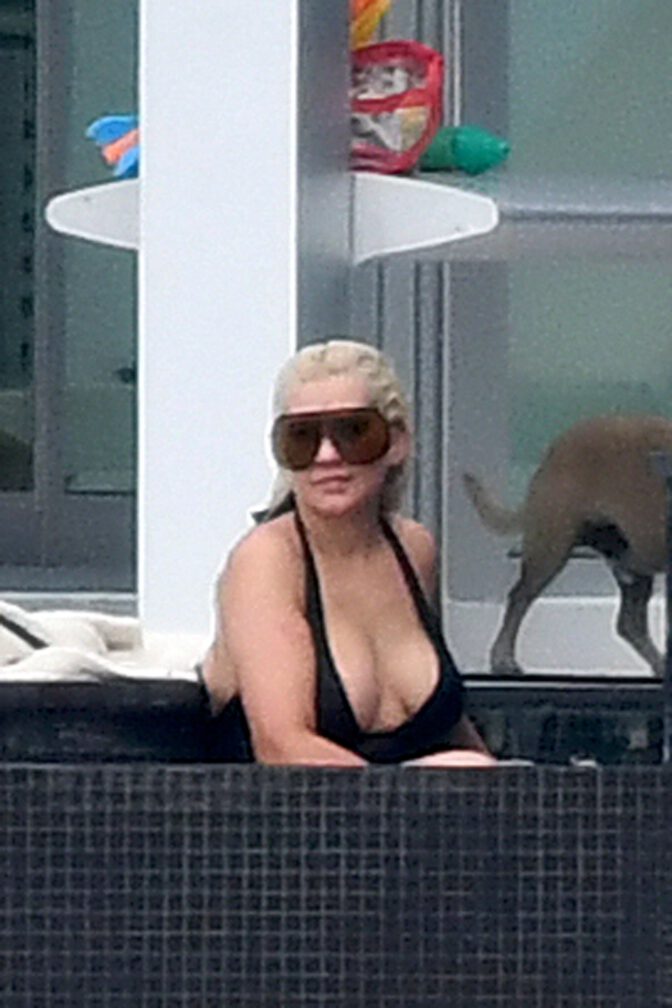 Christina Aguilera Boobs In Swimsuit
