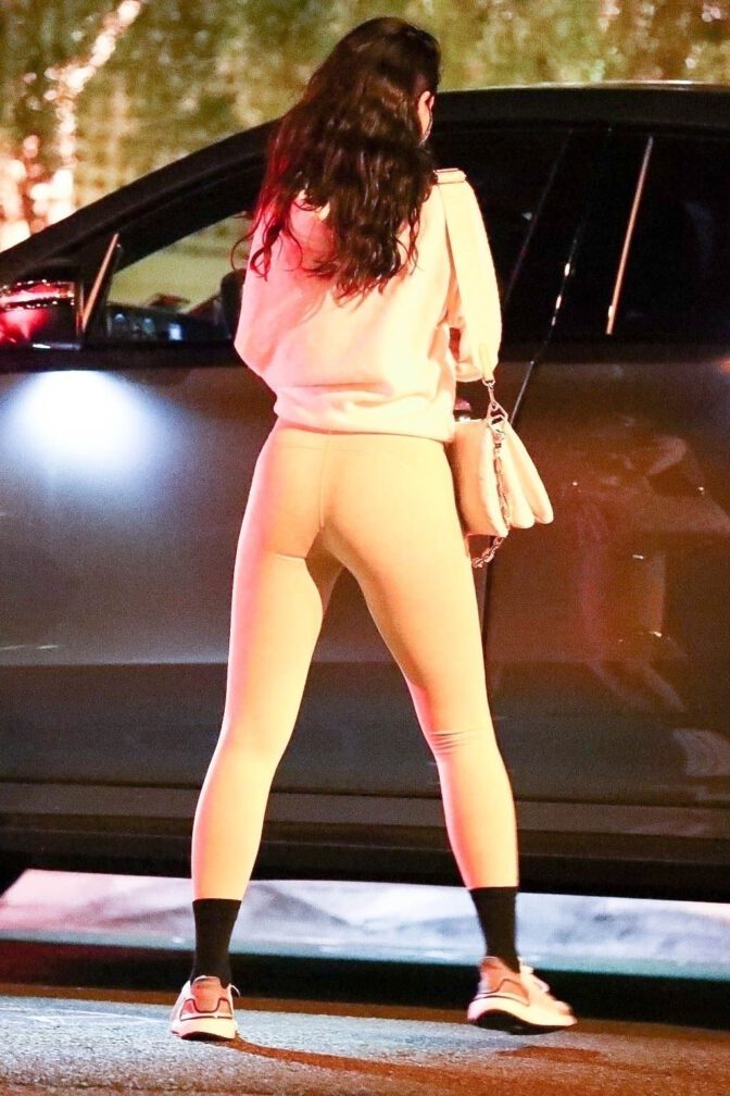 Eiza Gonzalez Sexy In Leggings