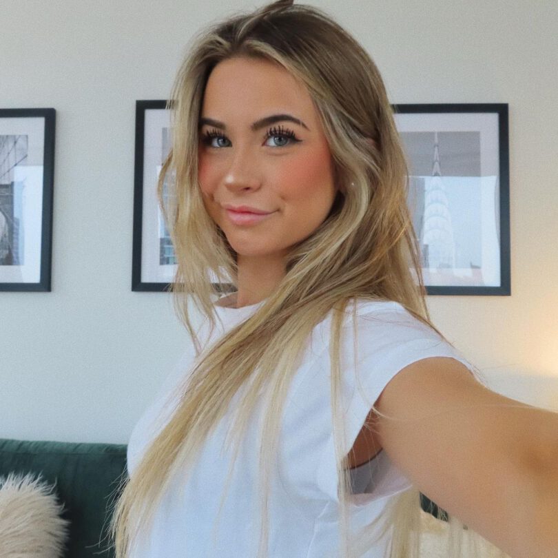 Emily Elizabeth Beautiful Boobs