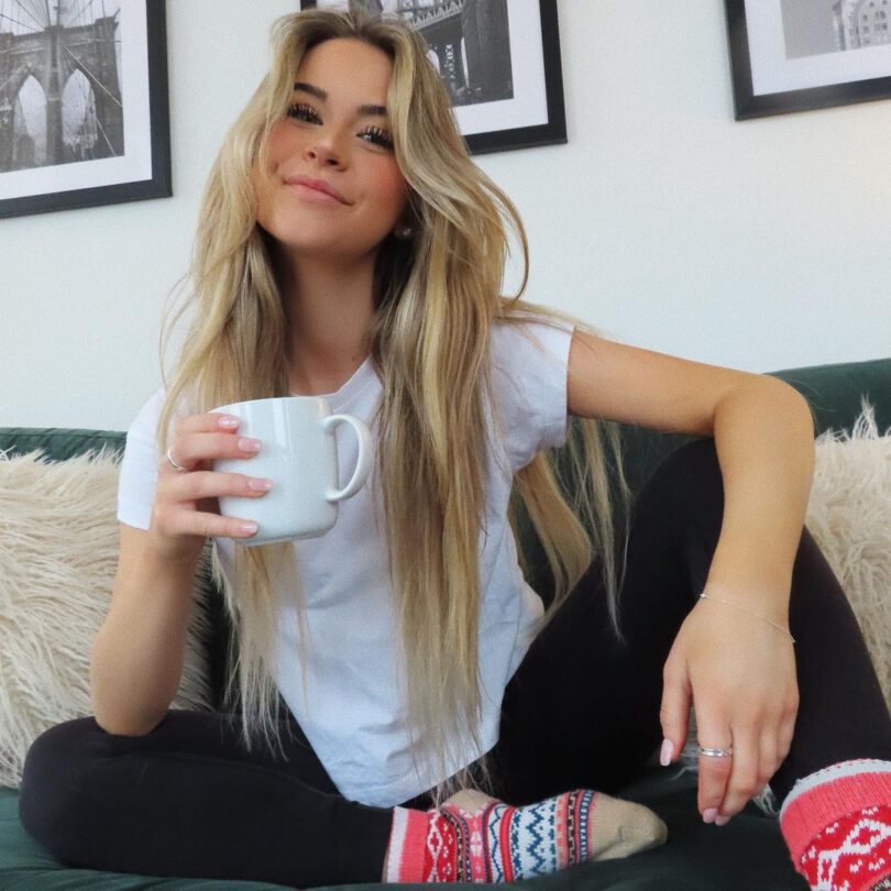 Emily Elizabeth Beautiful Boobs