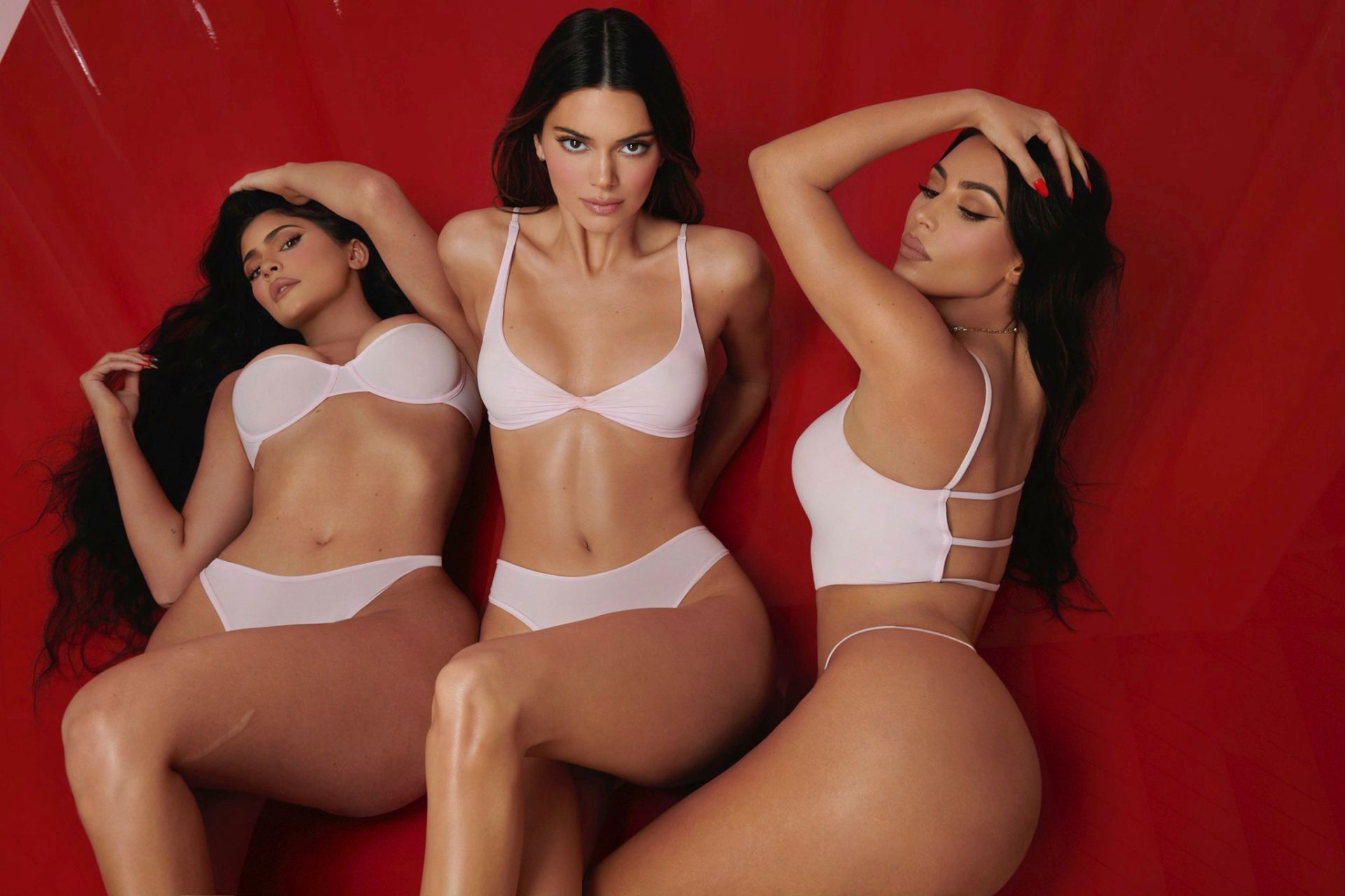 Kendall Jenner, Kylie Jenner & Kim Kardashian - Sexy Bodies in a Hot Ph...