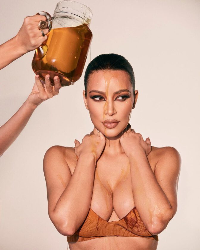 Kim Kardahian Beautiful Boobs