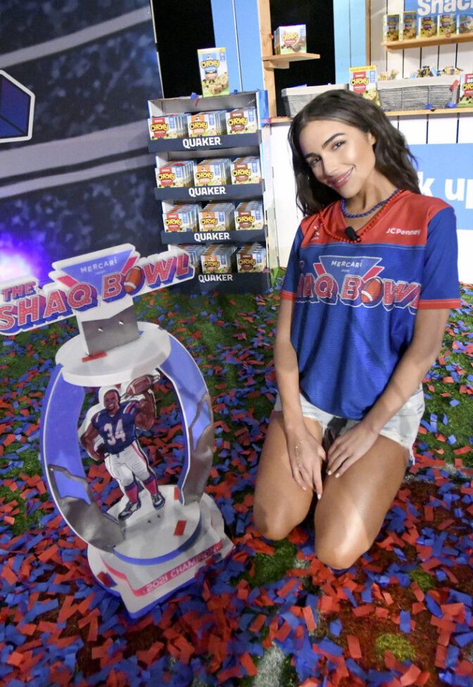 Olivia Culpo Sexy Legs