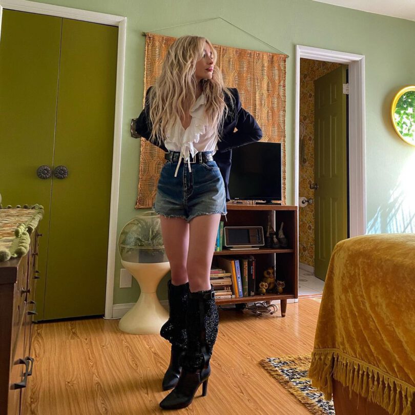 Sabrina Carpenter Sexy In Shorts And Boots
