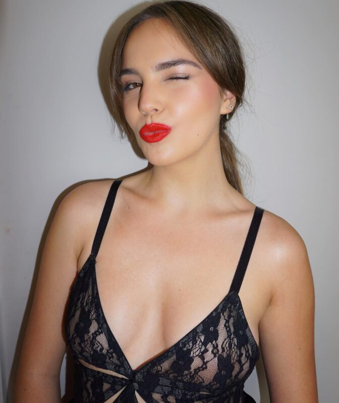 Bailee Madison Beautiful Cleavage
