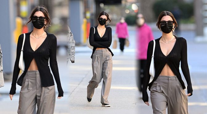 Emily Ratajkowski – GOrgeous Body and Sexy Boobs Out in New York