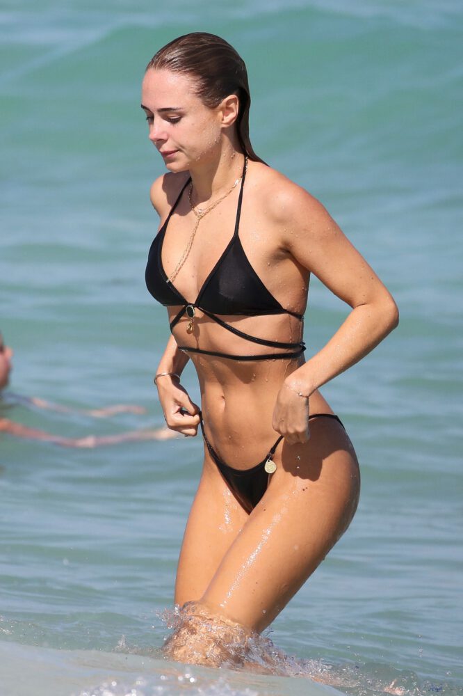 Kimberley Garner Perfect Bikini Body