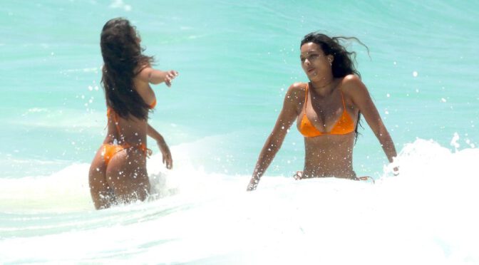 Lais Ribeiro – Beautiful Big Boobs in Bikini on the Beach in Tulum