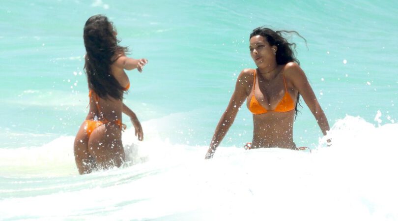 Lais Ribeiro – Beautiful Big Boobs in Bikini on the Beach in Tulum