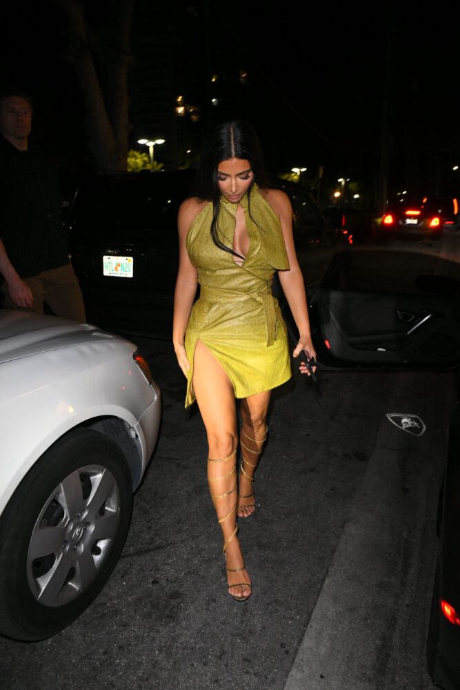 Kim Kardashian Boobs And Legs