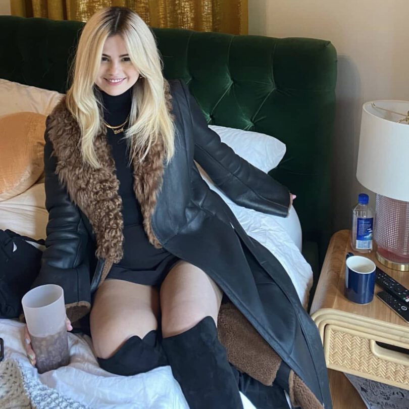 Seleba Gomez As Blonde