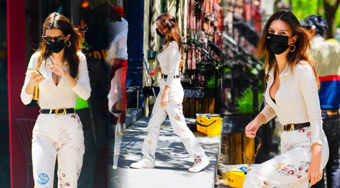 Emily Ratajkowski – Beautiful Boobs in a Sexy Cleavage Out in New York