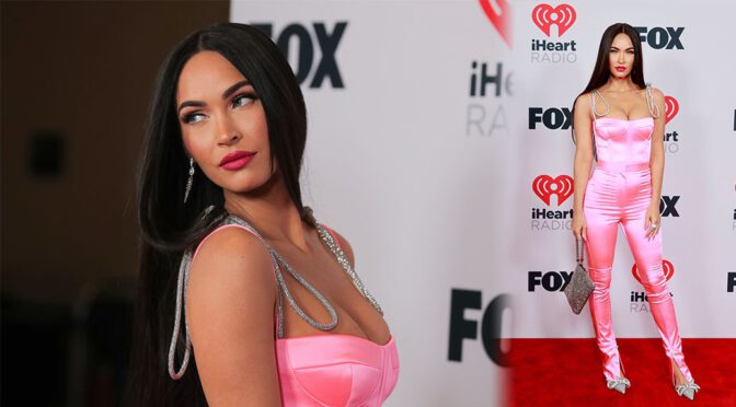 Megan Fox – Gorgeous Boobs in Cleavage at 2021 iHeartRadio Music Awards in Los Angeles