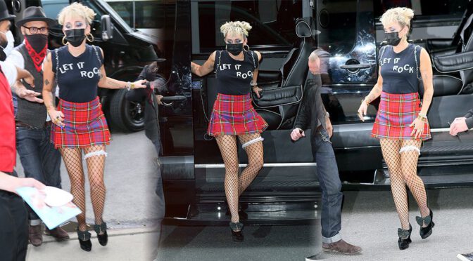 Miley Cyrus – Gorgeous Legs in a Sexy Mini Skirt Out in New York