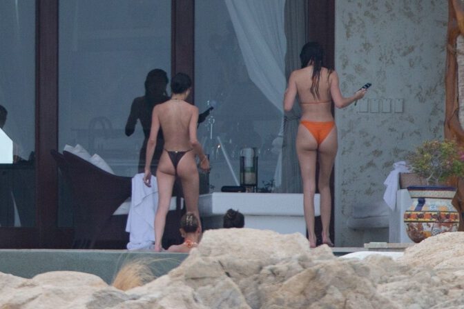 Kendall Jenner Hailey Bieber In Bikini