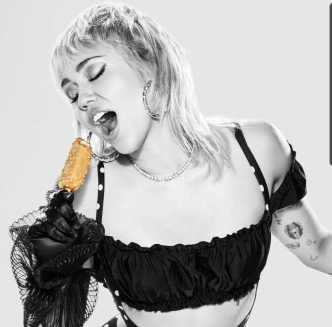 Miley Cyrus Sexy Photoshoot