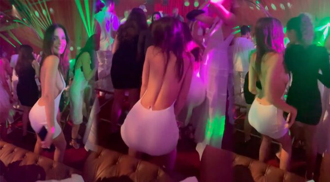 Emily Ratajkowski – Stuning Ass and Braless Boobs in a Racy Dancing Video