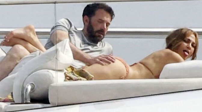 Jennifer Lopez – Sexy Big Ass in Bikini on a Yacht in France