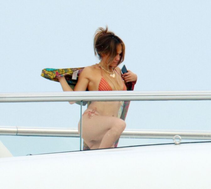 Jennifer Lopez In Bikini