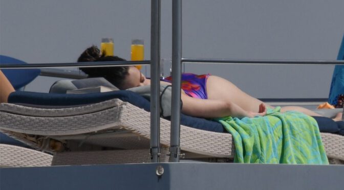 Selena Gomez – Sexy Ass in a Bikini on a Yacht in Los Angeles