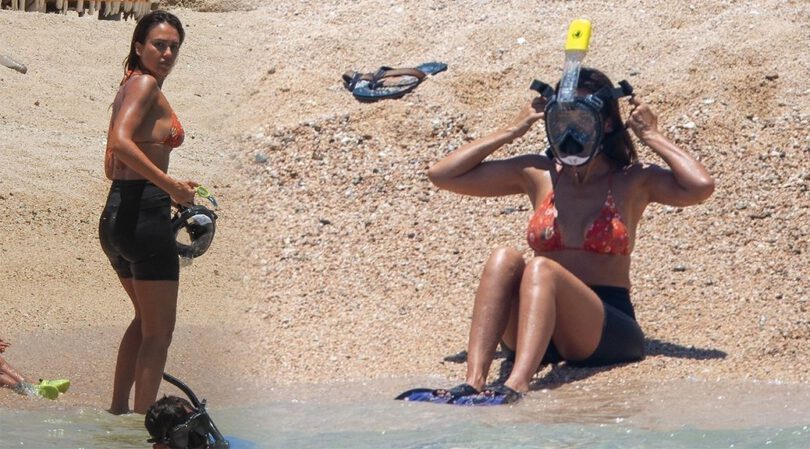 Jessica Alba – Sexy Boobs and Ass on a Beach in Cabo San Lucas