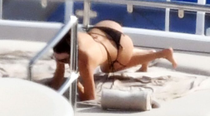 Kendall Jenner Sexy Ass In Tiny Bikini
