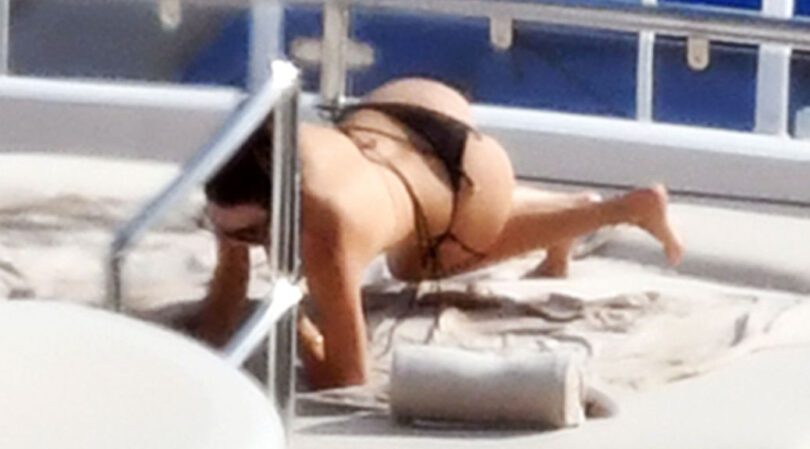 Kendall Jenner – Gorgeous Body and Ass in Thong BIkini in Positano