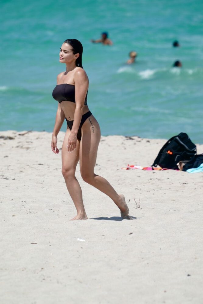 Paris Berelc Sexy In Bikini