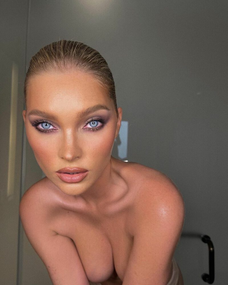 Elsa Hosk Toplesss