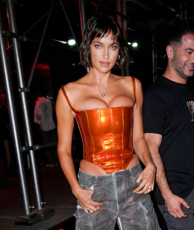 Irina Sheik Big Cleavage