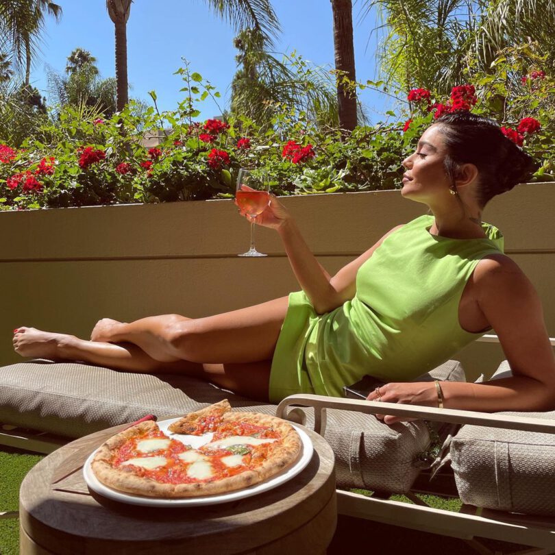 Vanessa Hudgens Sexy Legs