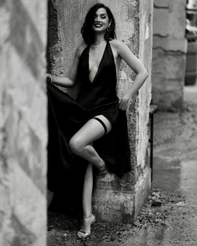 Ane De Armas Gorgeous In Black Dress