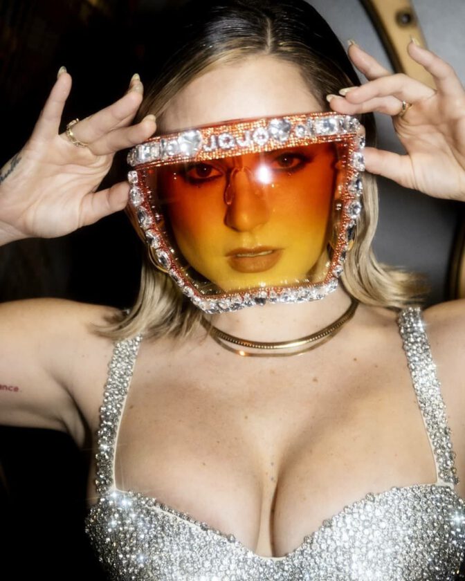 Jojo Beautiful Big Breasts