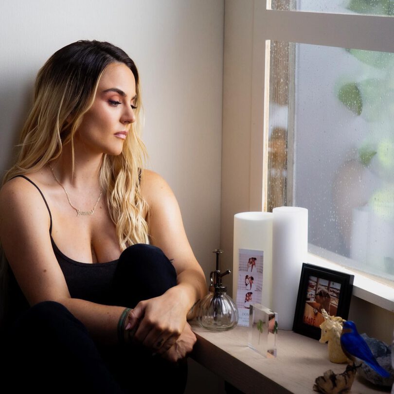 Jojo Sexy Big Cleavage