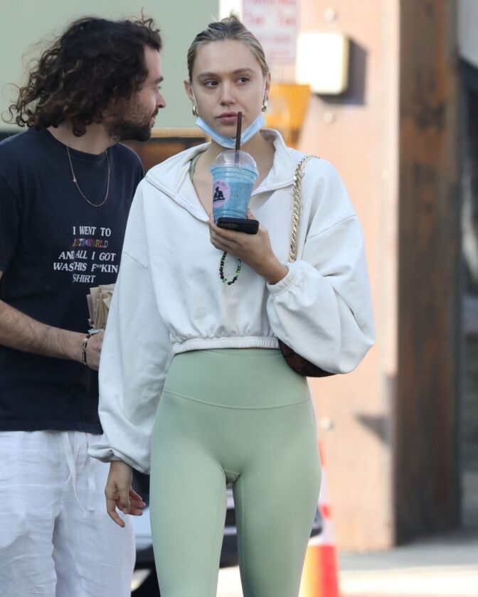 Alexis Ren Sexy In Leggings