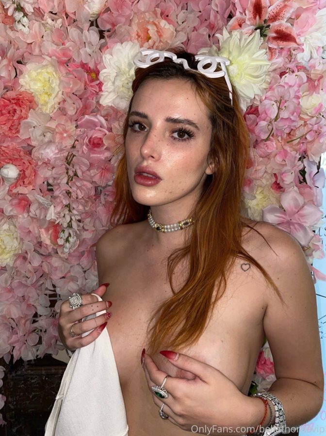 Bella Thorne Topless