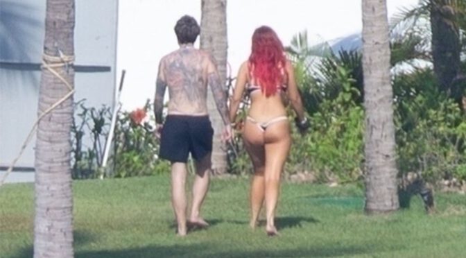 Bella Thorne – Sexy Boobs and Big Ass in Bikini in Puerto Vallarta (LQ)