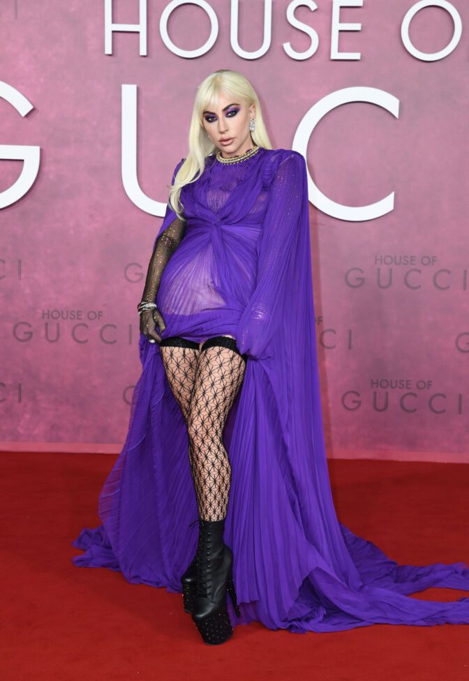 Lady Gaga Sexy Legs Upskirt