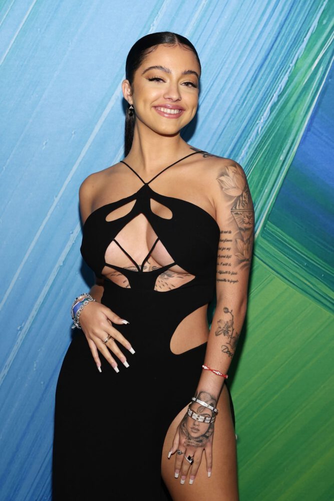 Malu Trevejo Sexy Legs