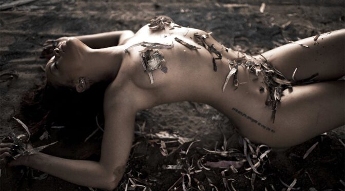 Rihanna – Gorgeous Body in a Sexy Naked Esquire Magazine Photoshoot Outtakes (November 2011)