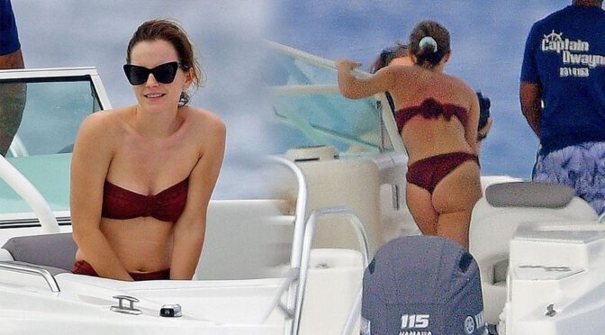 Emma Watson – Sexy Ass in Bikini at a Beach in Barbados